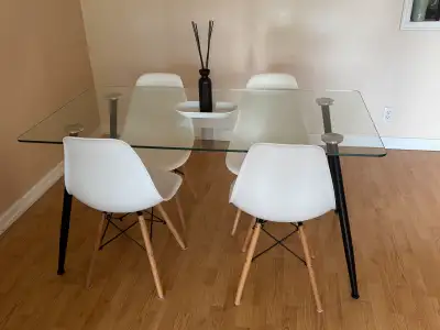 Table + chaises structube, View more