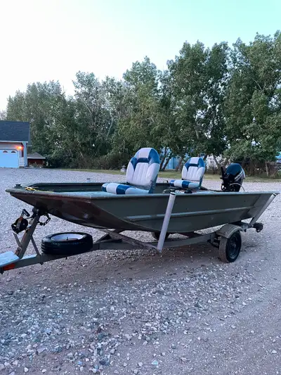 Jon boat for sale, 2021 15 hp EFI mercury motor with electric start. Comes with Garmen striker 4 fis...