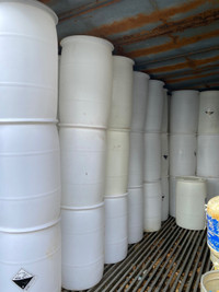 Plastic barrels (30 gallon)