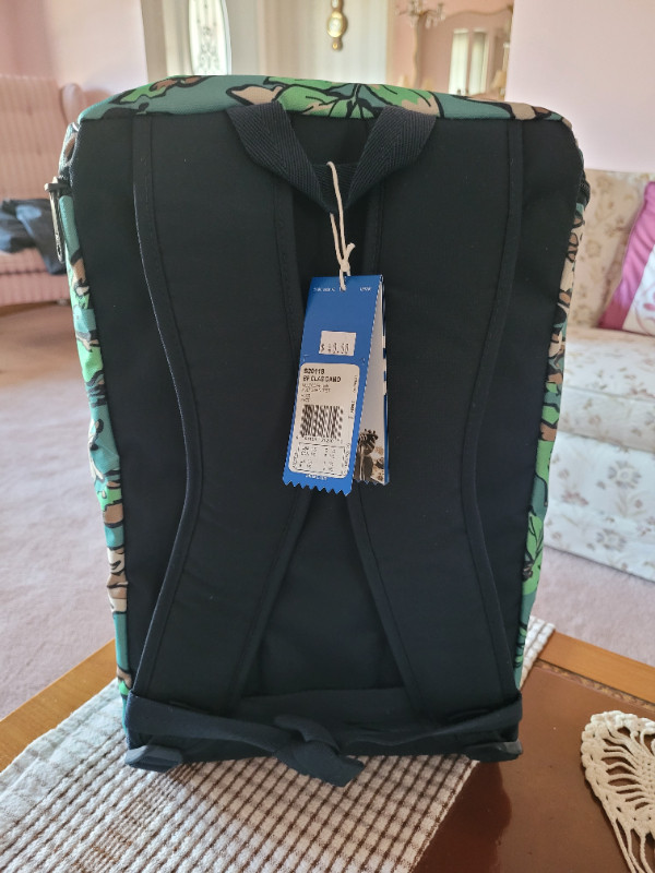 Medium size Backpack in Other in Markham / York Region - Image 2