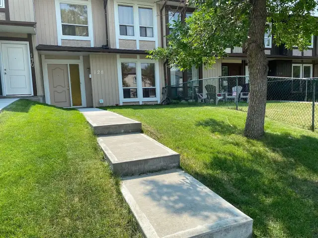 3 Bedroom Townhouse in NW Beddington