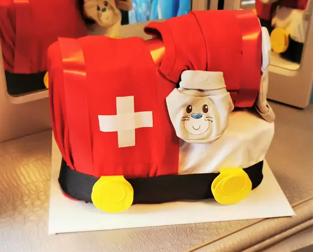 MY DIAPER CAKE CREATIONS in Bathing & Changing in Guelph - Image 4