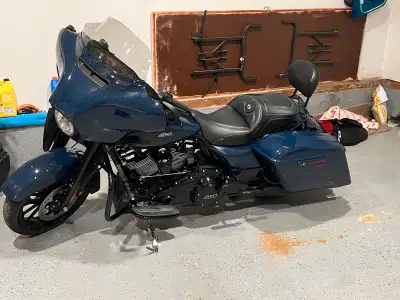 2019 Harley street glide special 114 Milwaukee motor All black out with billard blue paint in the la...