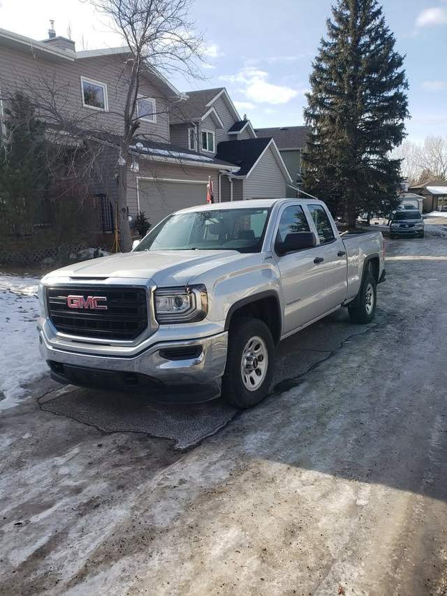 2017 GMC Sierra in Cars & Trucks in Calgary