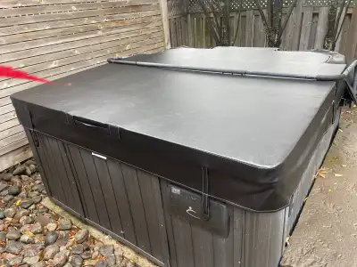 Hot tub cover for Dynasty spas. Brand new in the wrapper. Black vinyl. No rips, no tears ready to in...