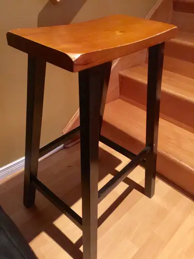 Couter Stool/Tabouret comptoir en bois massif, très bon état, View more