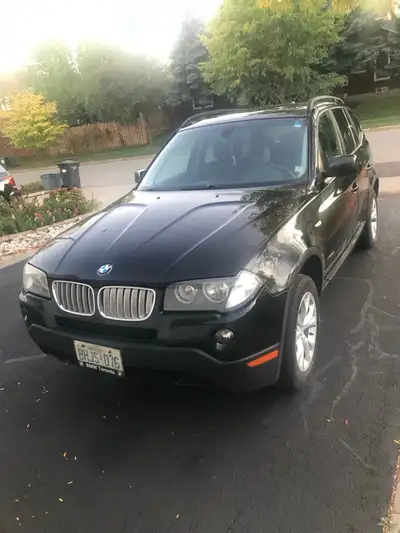 Sealing BMW X3 2009 beautiful suv low km All Highway km very well maintained . Winters tires with ri...