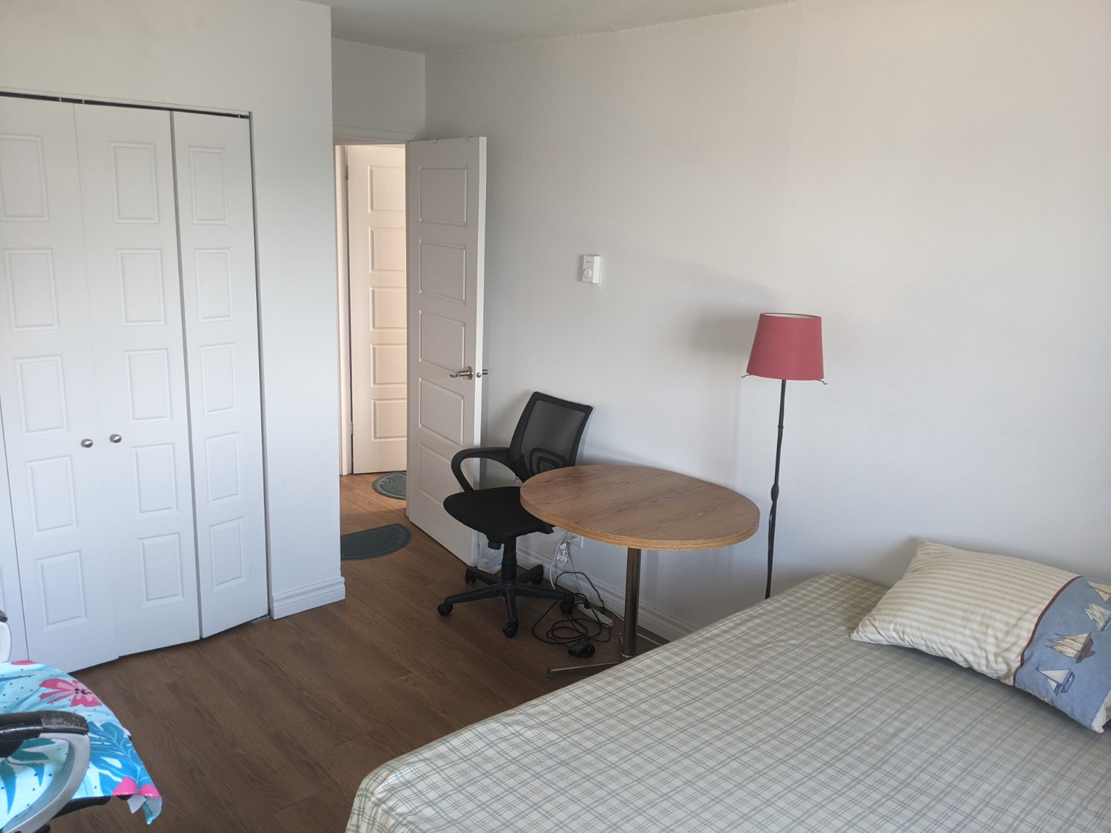 Room near Downtown (UQAM, McGill, Concordia) — photo 2
