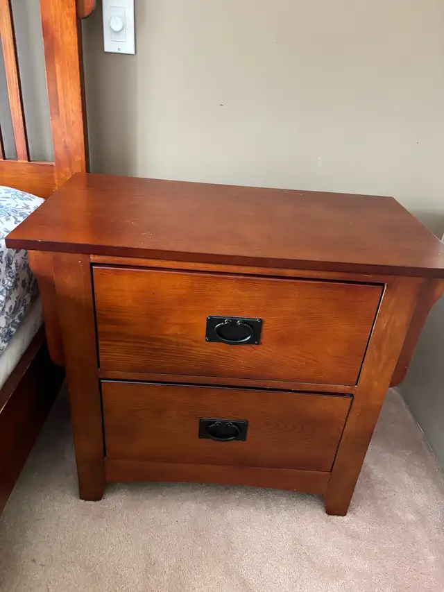 Bedroom Set (5 pieces) in Multi-item in Burnaby/New Westminster - Image 4