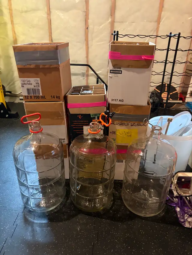 Wine Making Kit in Hobbies & Crafts in Calgary - Image 3