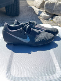 Nike Phantom Soccer Cleats