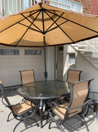 Outdoor patio set with umbrella and side table like new 