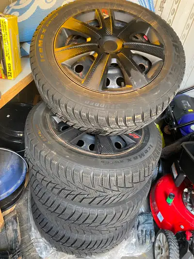 205/60/R16 , good for Nissan kicks, juke very good condition comes with steel rims and covers