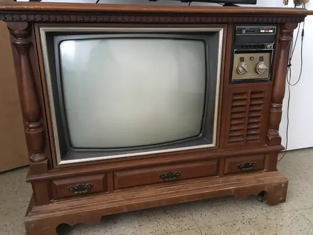 Zenith television in TVs in Ottawa - Image 2