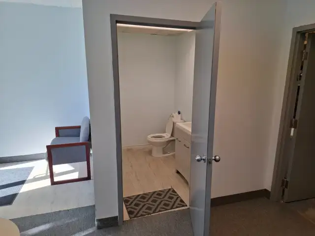 1400Sqft Office & Warehouse for rent/lease -Markham and McNicoll in Commercial & Office Space for Rent in City of Toronto - Image 8