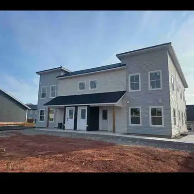 2 BR, 2 Bath in Stratford