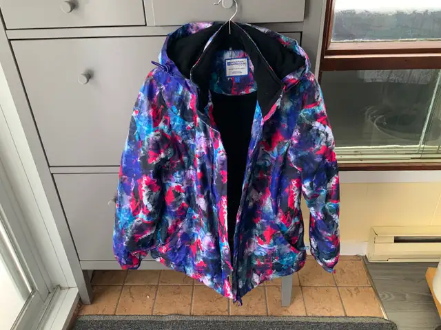 Mountain Warehouse ski jacket, size 10 in Women's - Tops & Outerwear in City of Montréal - Image 3