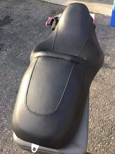 Fits the hd gunfighter seats from 2011-2018 for street glides and road glides FLHX fltrx etc fxtrxs...