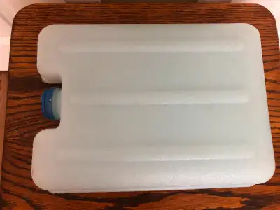 Refillable igloo freeze.pack model 9702 12" X 9" X 2 1/2", View more