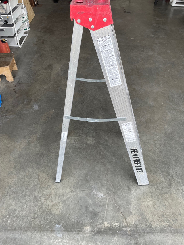 Featherlite 4ft closable ladder Ladders & Scaffolding Calgary Kijiji
