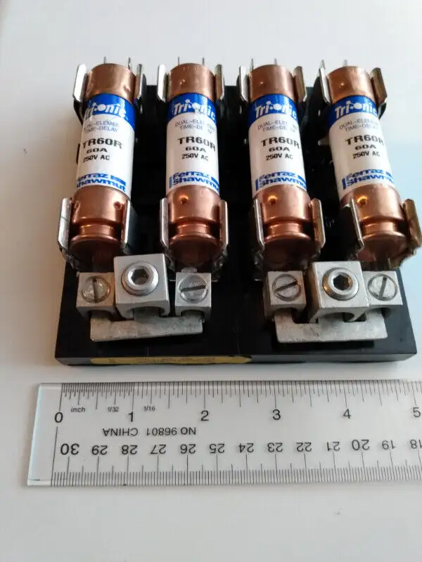 Porte-fusible 4x60A 250VAC 13195-410FQR-W avec fusibles TR60R in Electrical in Laval / North Shore - Image 3