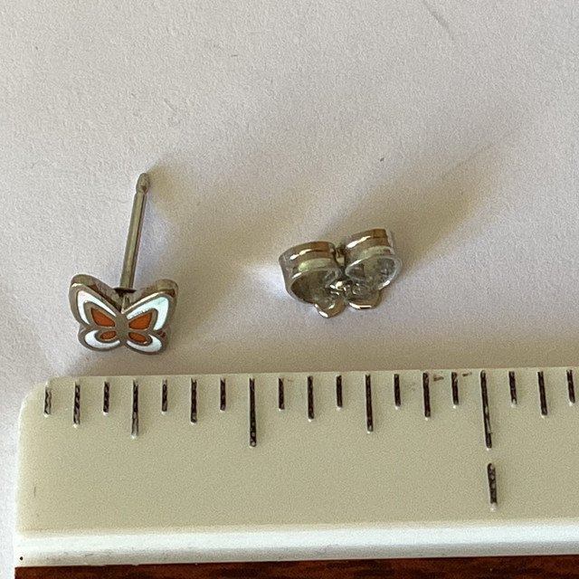 Single Silver Toned Butterfly Pierced Earring in Jewellery & Watches in Winnipeg - Image 2