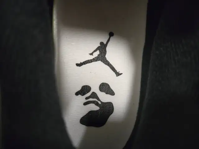 Size 12 - Nike Air Jordan 2 Off White Black Blue in Men's Shoes in Markham / York Region - Image 8