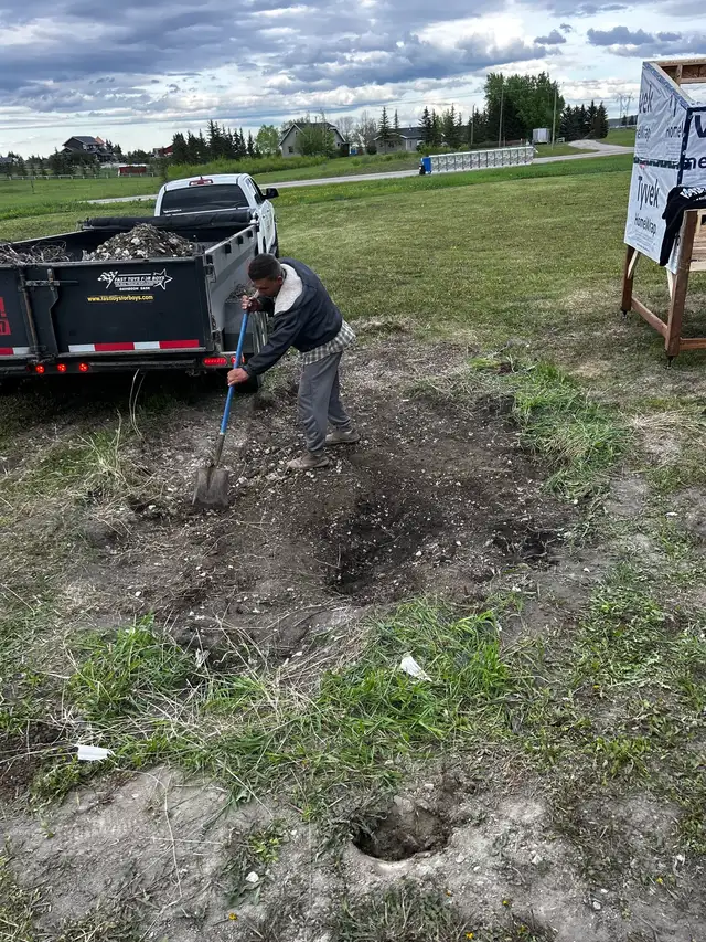 BEST PRICED JUNK REMOVAL & SCRAPPED METAL  in Other in Calgary - Image 4