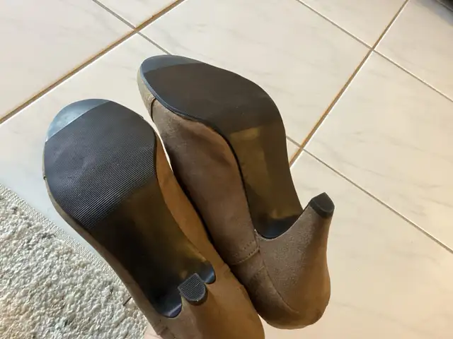 Tan Faux Suede Heels - Women’s Size 10 in Women's - Shoes in Oshawa / Durham Region - Image 7