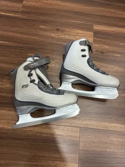 Reebok Women/Girls skates size 6, View more