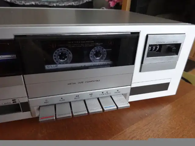 JVC KD-D10C vintage tape deck(1982) for sale in Stereo Systems & Home Theatre in Markham / York Region - Image 4
