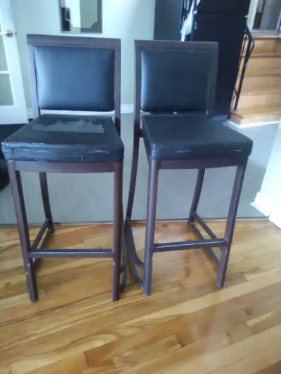 2 chaise haute style tabouret, structure metal tres solide ressemble a bois, grade commercial, couss...