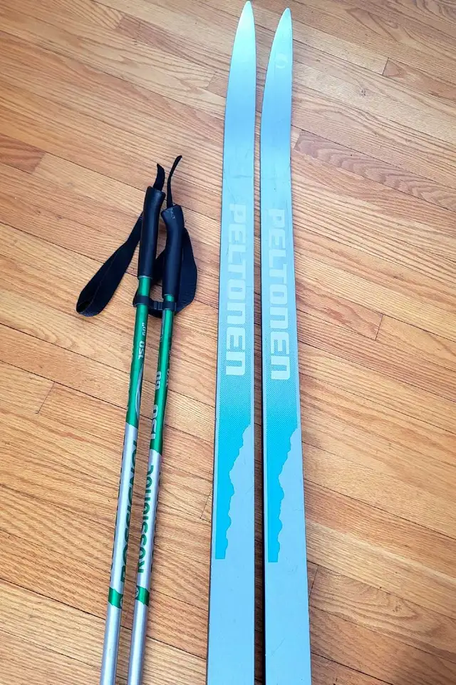 Cross Country Ski set - Mens 8.5 - 10.5 / Womens 9.5-11.5 in Ski in Winnipeg - Image 3