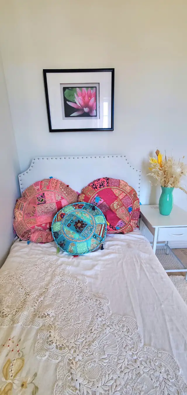 FULLY FURNISHED PRIVATE ROOM WITH MINI FRIDGE, DESK, MICROWAVE