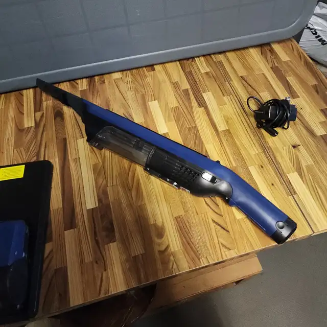 Shark wireless Vacuum cleaner rubber power fins small cordless - in Vacuums in Oakville / Halton Region - Image 8