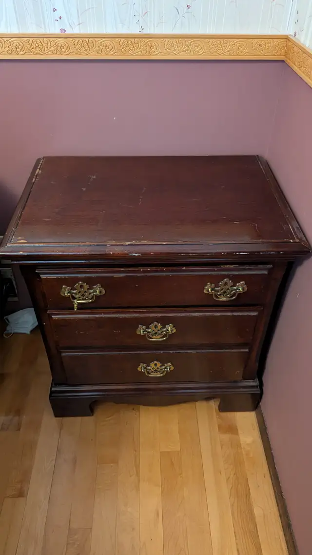 Antique Unique 11 drawers dresser with mirror plus nice dresser. in Dressers & Wardrobes in Calgary - Image 4