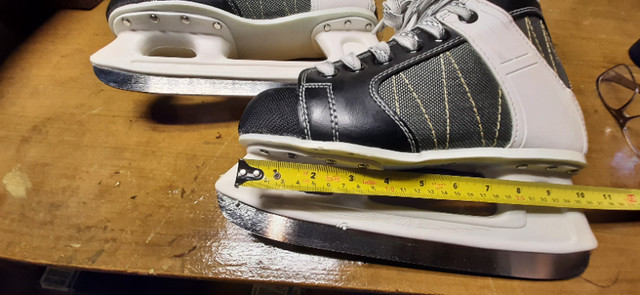 CCM  Skates size 7 in Skates & Blades in Markham / York Region - Image 4