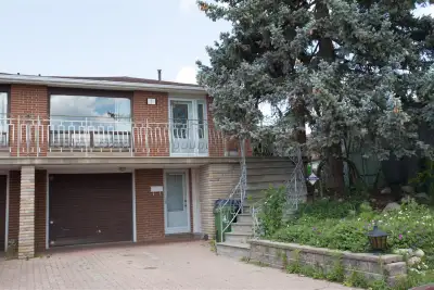 House Highlights: - 3-bed unfurnished house - hardwood floors - central a/c and heating - in-suite l...