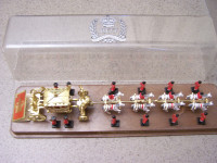RARE -1977 QUEENS SILVER JUBILEE COACH CRESCENT TOY