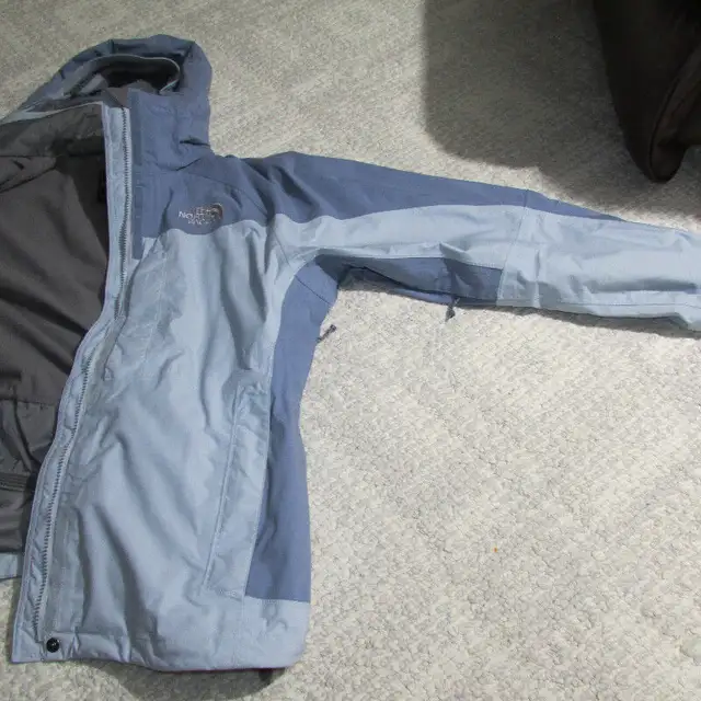 The North Face - Women's Jacket in Women's - Tops & Outerwear in Saskatoon - Image 8