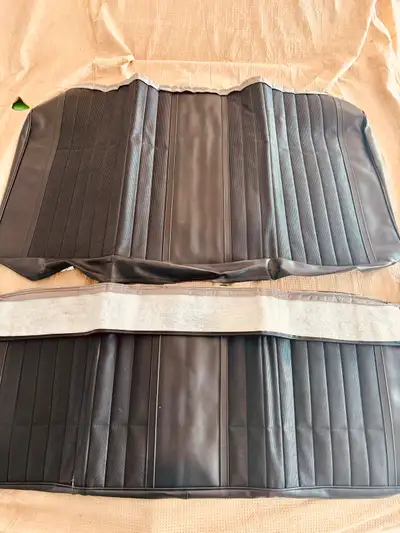 Distinctive industries new upholstery (Rear) 625$ OBO