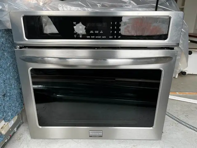 Frigidaire 30" Wall Oven in Stoves, Ovens & Ranges in Kawartha Lakes - Image 2