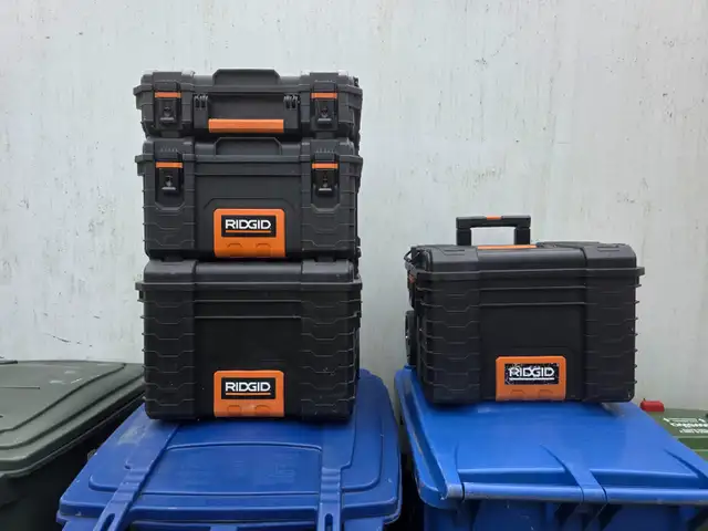 2 RIDGID 22" Gear Cart Pro Wheeled Tool Storage Totes W 2 Boxes in Tool Storage & Benches in Windsor Region - Image 2