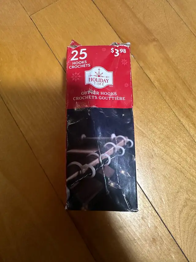 Christmas lights gutter hooks (1.5$) in Outdoor Lighting in City of Montréal - Image 2