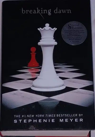 Twilights: Breaking Dawn Special Edition HARDcover Book w DVD $5, View more