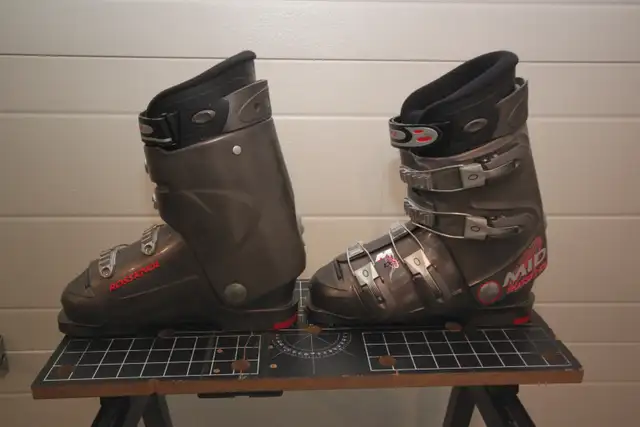 Rossignol Mid Ski Boots in Ski in Edmonton - Image 3