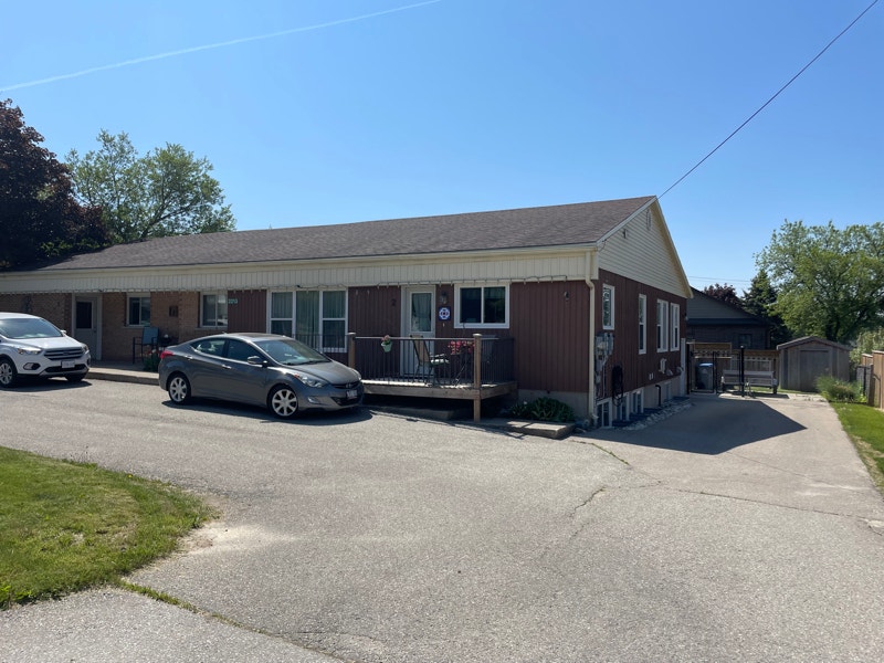 2 bed, 1 bath apartment for rent in Shakespeare Long Term Rentals