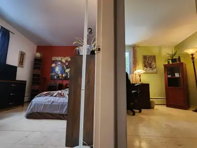 Tout inclus, meublé 2 pièces chambre et bureau privé a louer dans un grand 5 1/2 dans le nord de la...