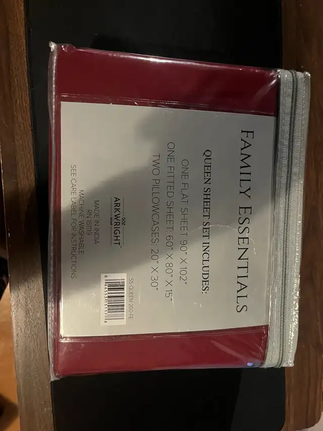 NEW Red Queen Bed Sheet Set in Bedding in London - Image 4