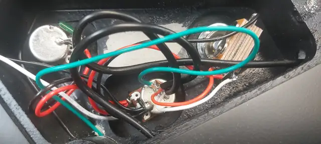 Guitar Repairs in Guitars in Oakville / Halton Region - Image 3